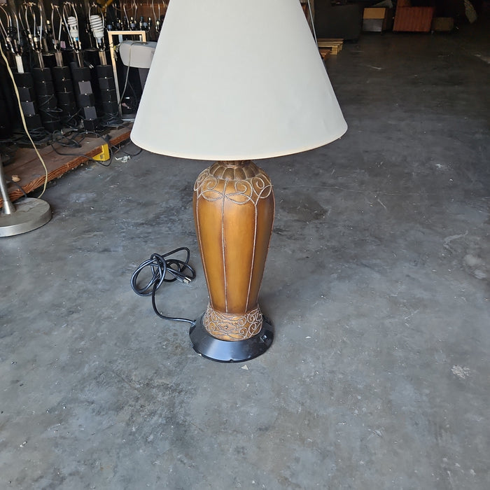 Single plug lamp