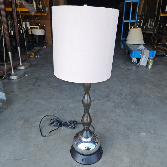 Round single plug lamp